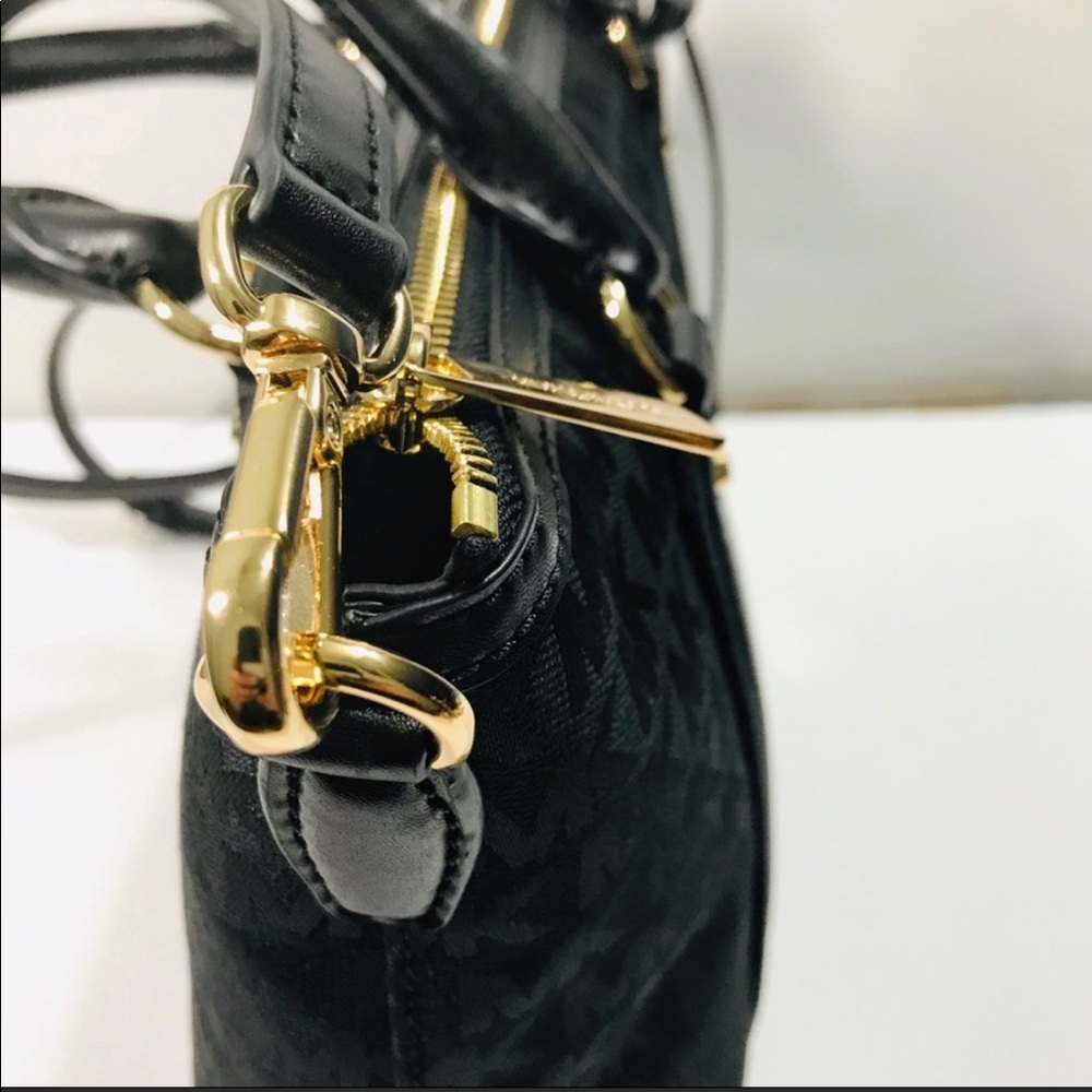 Michael Kors Griffin Satchel M  black leather. - Picture 3 of 11